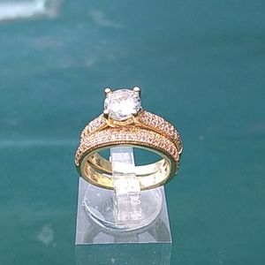 Kismis wedding ring set.